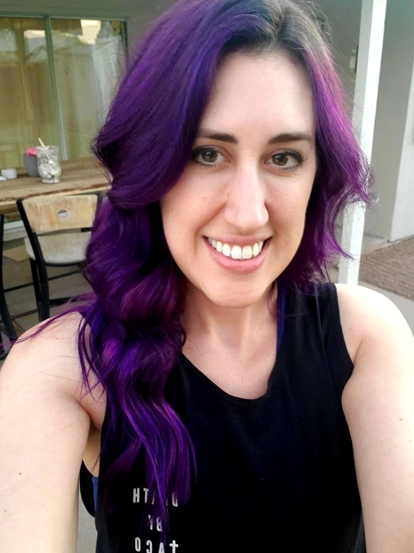 hypnotist Chelsea Schwartz selfie purple hair 01